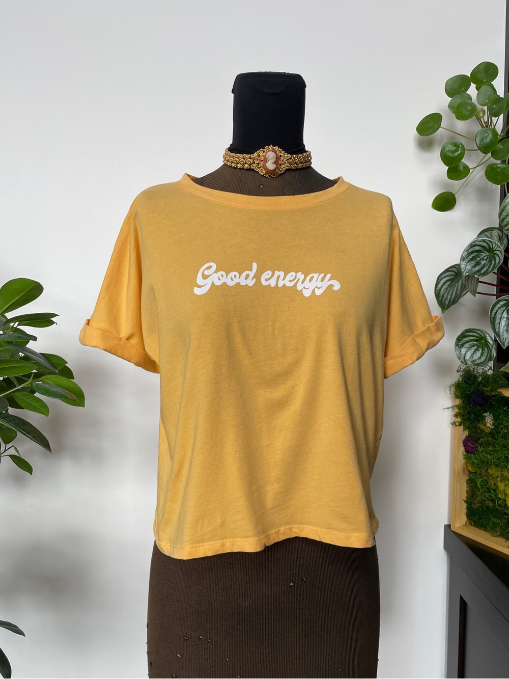 Tag Yellow 'Good energy' Short Sleeve Tee